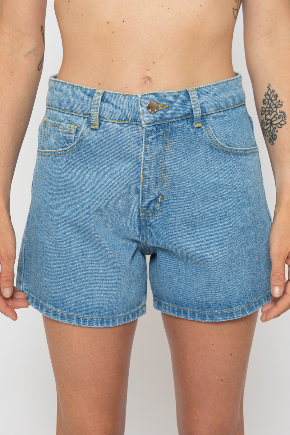 ETERNAL SUMMER Denim Short . Classic