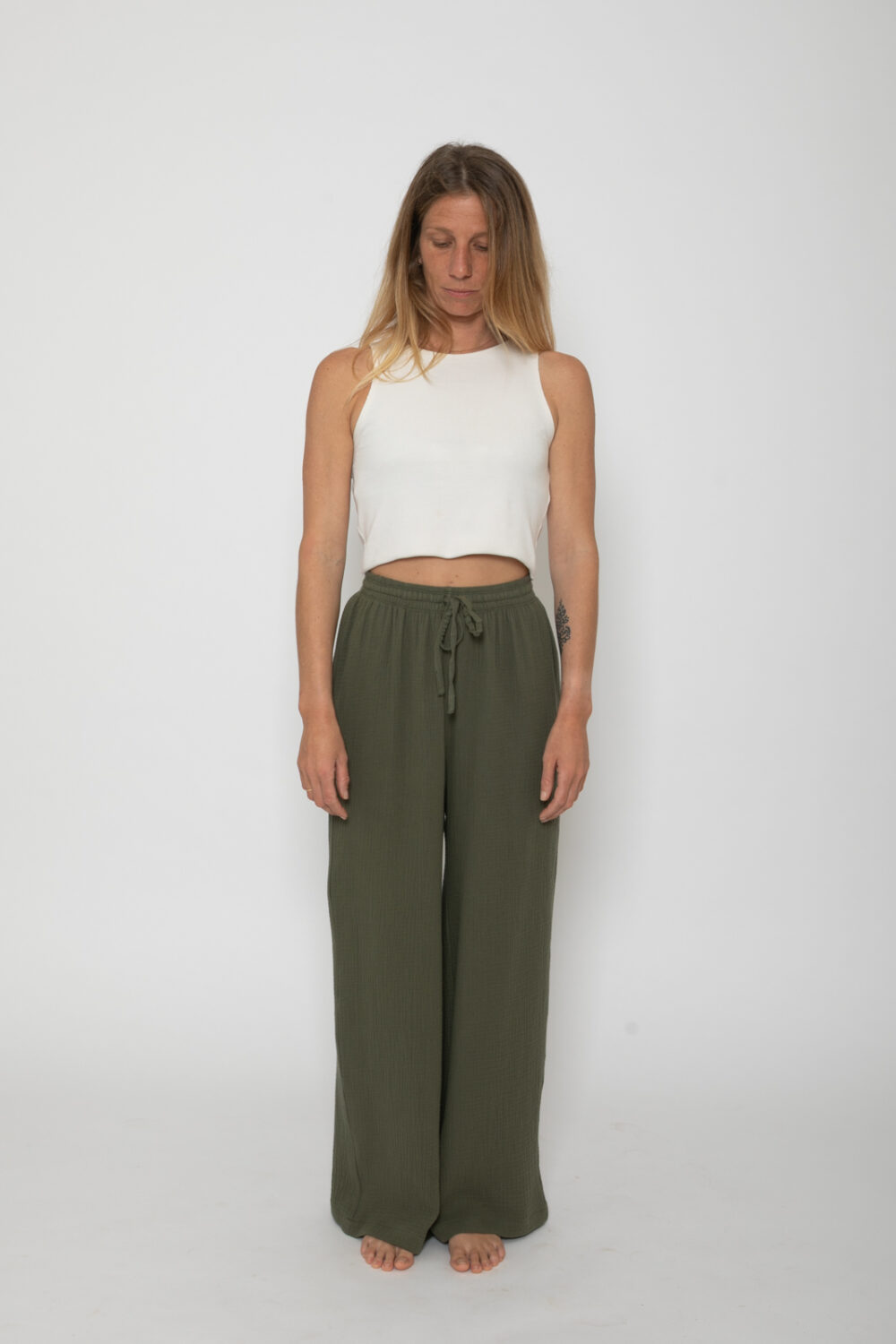 SOLSTICE Muslin Pants . Dark Green