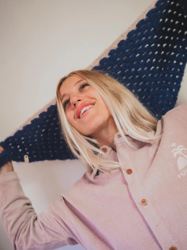 THIS IS SOOO SOFT ☁️
HANDMADE SCARVES AND BANDANAS🤩
Whohoooo we’re so excited to introduce our handmade accessories for the SUN SOCIETY Collection. We love collaborating with creative, crafty people with great taste. Katka from @aboa.handmade puts so much care into every detail, from carefully selecting the most suitable colours to her incredible crochet work, finished with that signature perfectionist touch. She has chosen a high-quality, soft and luxurious yarn made from superfine alpaca and merino wool. This yarn is Oeko-Tex® certified.
Each piece is unique. 🧶 

studio pics with @msspauli & @haches_visual.lab 🪐

#pulaumiedition #