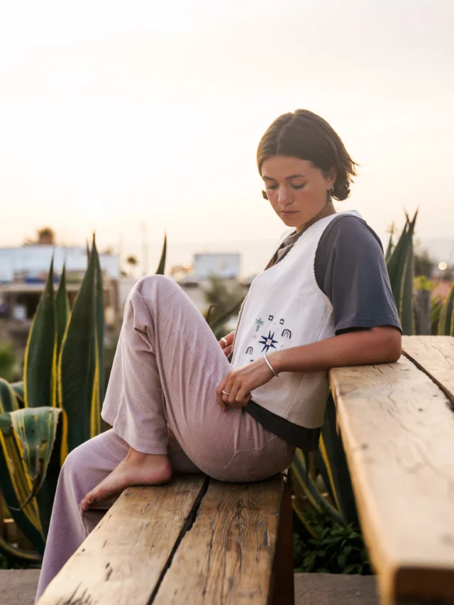 ☀️ SUN SOCIETY Gilet 🤩
Our new favourite just landed. Soft corduroy cotton, our much-loved fit, and a fresh embroidered design made for sunny days.
Swipe 👉 for all the Moroccan vibes in one of our favourite looks from the latest collection 🇲🇦✨
Easy. Comfy. Full of good vibes. 

thanks for shots to @aina_elias & @miamcmahon_ 

#pulaumiedition #lookoftheday #gilet #sunsocietycollection